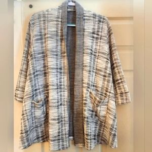 Blumin size 2x gently worn blazer. Black & white. Lightweight.